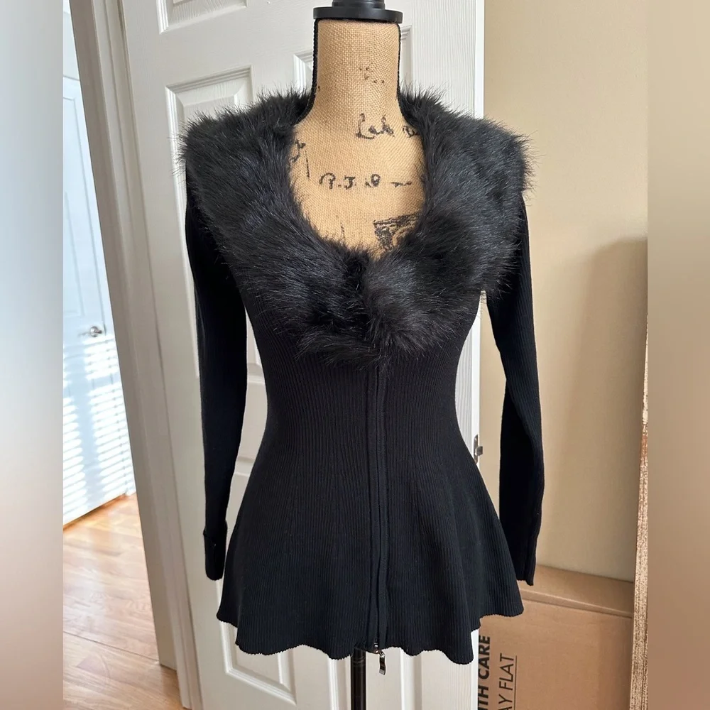 Venus Black Ribbed Cardigan with Faux Fur Collar – Size XL - Picture 7 of 7